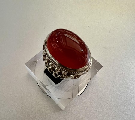 عقیق تک، بزرگ، خوشرنگ و خوش‌رکاب